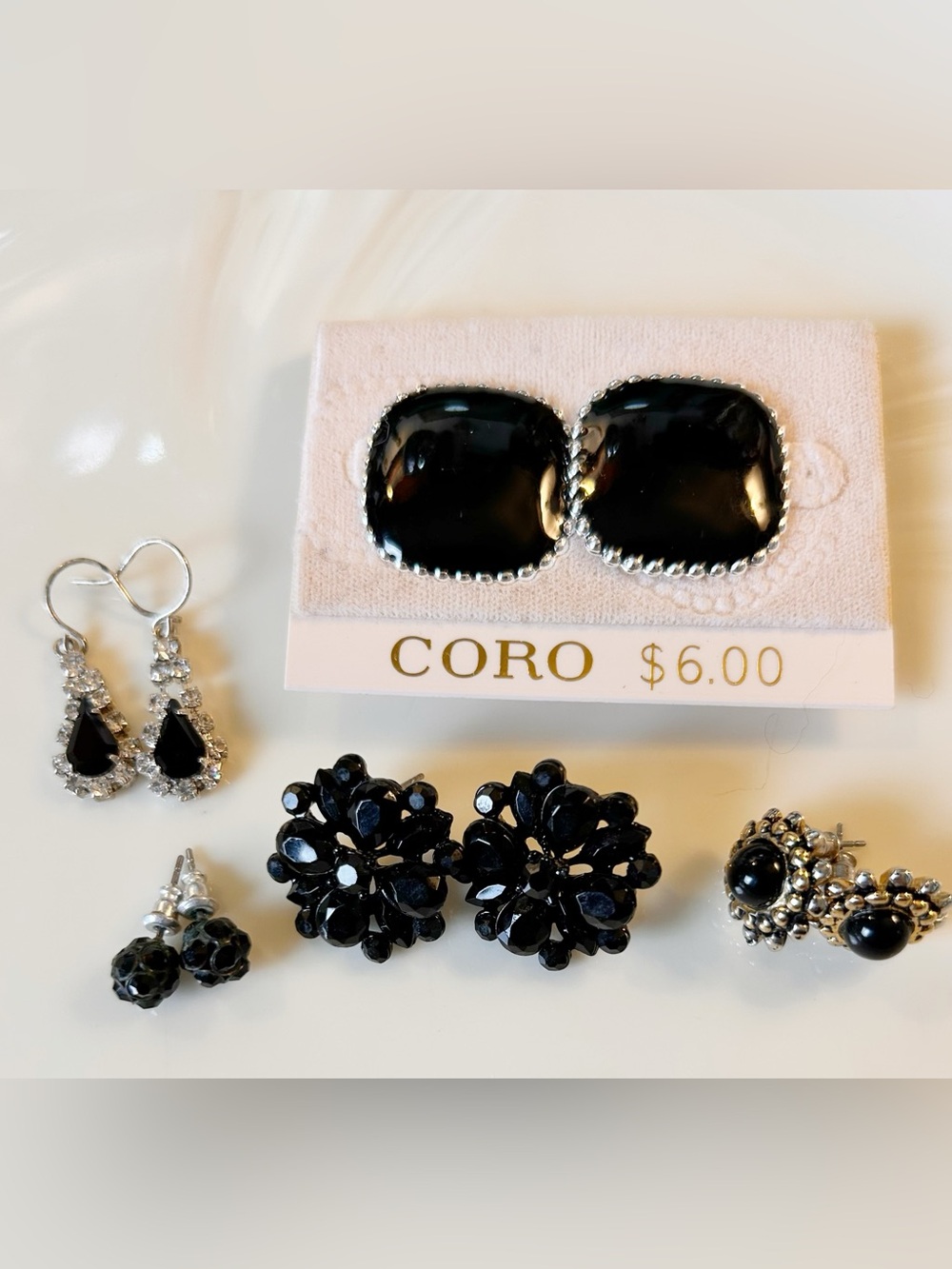 💝 2/20$ Elegant lot of 5-piece black earring set, pierced ears